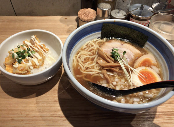 「ランチセット880円 双麺の醤油に、鳥マヨ丼」@双麺 浅草橋店の写真
