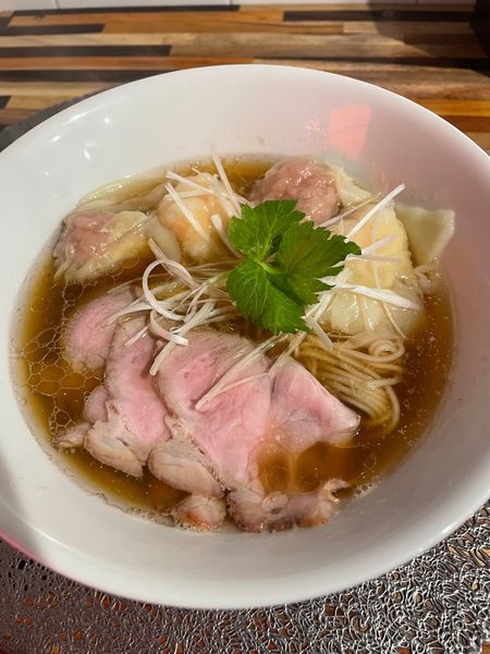 「貝出汁醤油ラーメン+ワンタン2個追加」@雲のきれまの写真