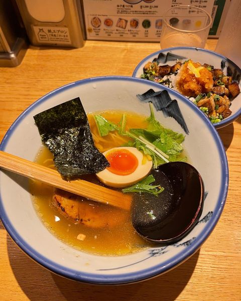 「柚子塩らーめん＋炙りコロチャーシュー飯セット」@AFURI 恵比寿の写真