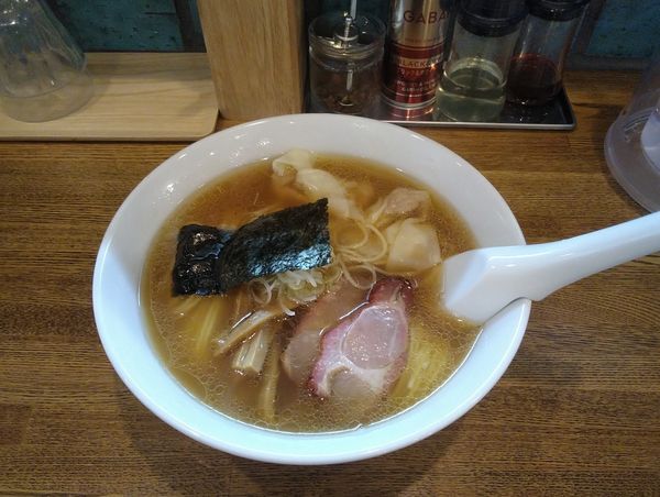 「ワンタンメン950円」@支那ソバ おさだの写真