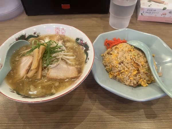 「リッチラーメン　ハーフチャーハン」@だし廊 tekute 長町店の写真