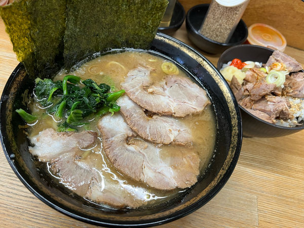 「チャーシューメン ¥890　半まかない飯 ¥150」@八家本陣の写真