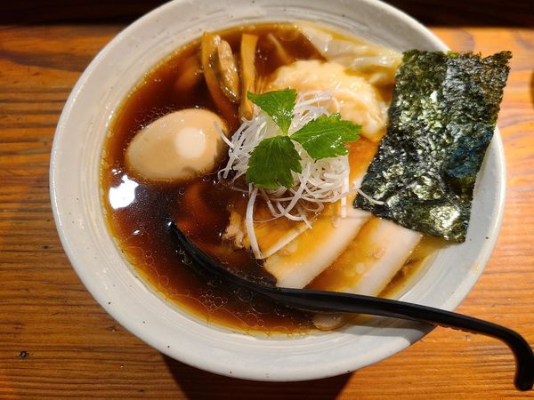 「特製醤油らーめん」@純手打ち 麺と未来の写真