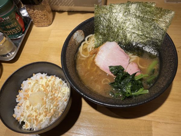 「豚骨醤油ラーメン＋半ライス」@麺家 燻の写真