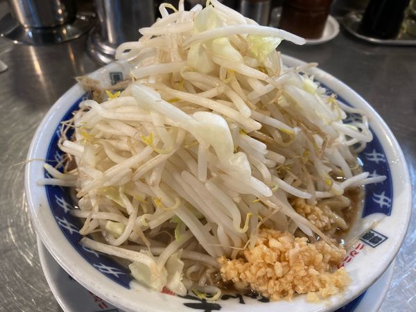 「らーめん並　780円(野菜多め、ニンニク)」@ラーメン大 下高井戸店の写真