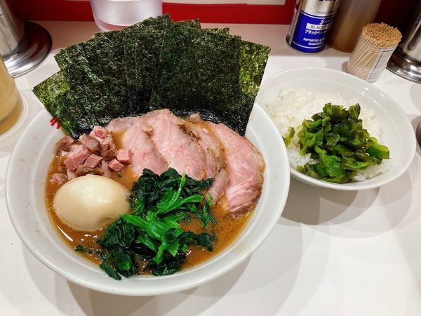 「特上ラーメン(麺硬め油多め)＋無料ライス×2」@ラーメン 三浦家の写真