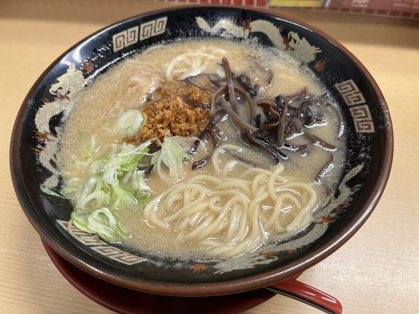 「豚とろラーメン 860円」@鹿児島ラーメン 豚とろ 鹿児島中央駅前店の写真