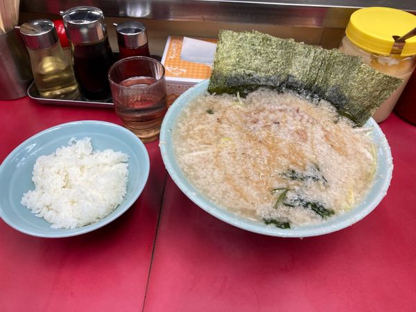「中ラーメン　コテコテ　海苔　半ライス」@ラーメンショップ 牛久結束店の写真