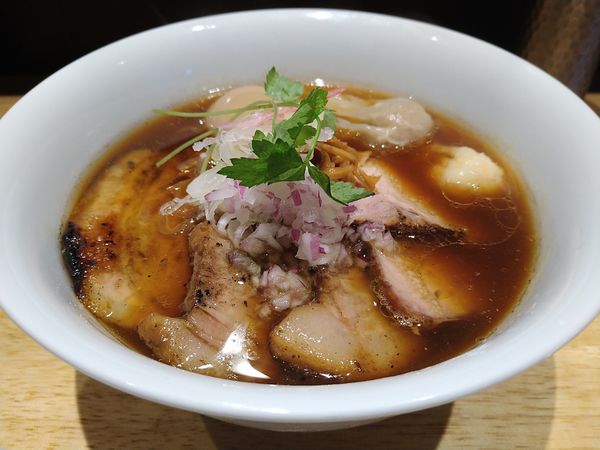 「特製醤油らーめん」@らぁ麺や 嶋の写真