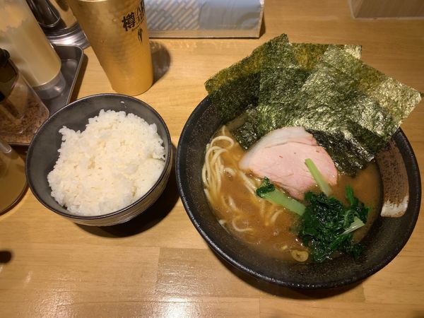 「豚骨醤油ラーメン＋半ライス」@麺家 燻の写真