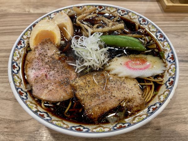 「サッポロラガービール赤星→特製ブラック［細麺大盛］＋生卵」@くじら食堂 nonowa東小金井店の写真