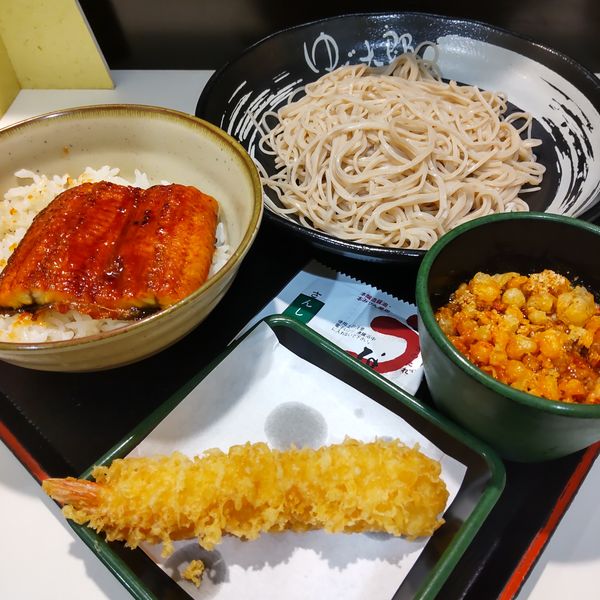 「【季節限定/数量限定】ミニうな丼セット（￥980）＋海老天（」@ゆで太郎 三田3丁目店の写真