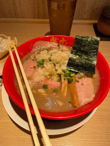 「濃厚ラーメン 豚骨 @1000」@麺や兼虎 福岡PARCO店の写真