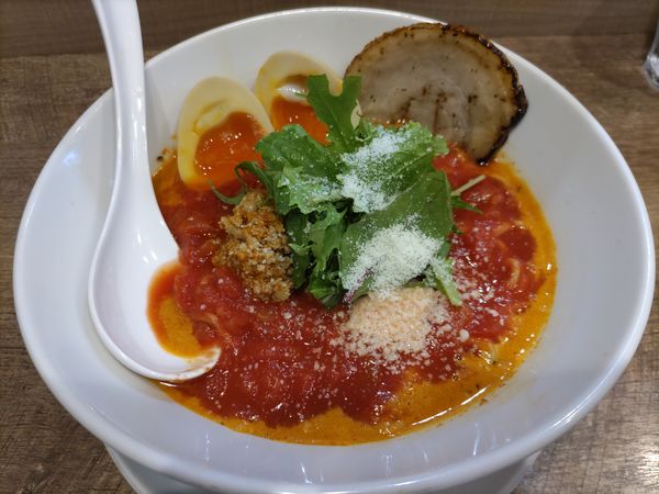 「汁ありトマト担々麺·炙り叉焼·味玉·炙りチーズ小ごはん」@らーめん 子うさぎ 大塚店の写真