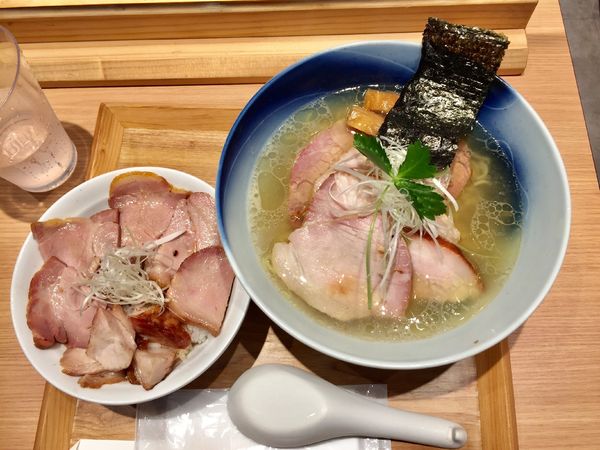 「【カネキッチン】岩中ポークのプレミアムチャーシューめん(塩)」@ラーメンWalkerキッチンの写真