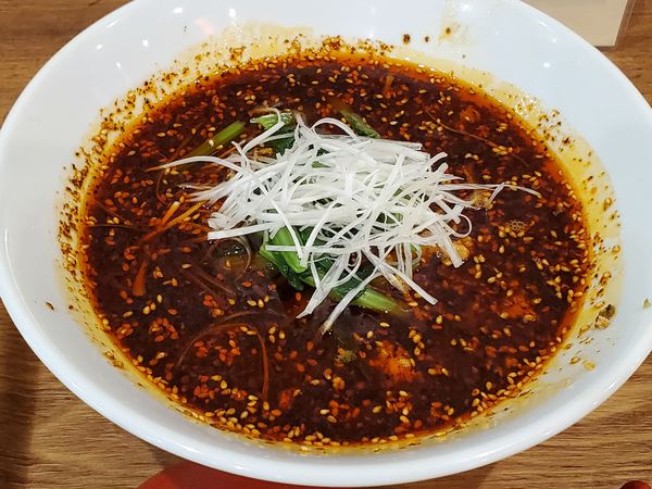 「黒い激辛担々麺」@中華彩園 横浜天理ビル店の写真