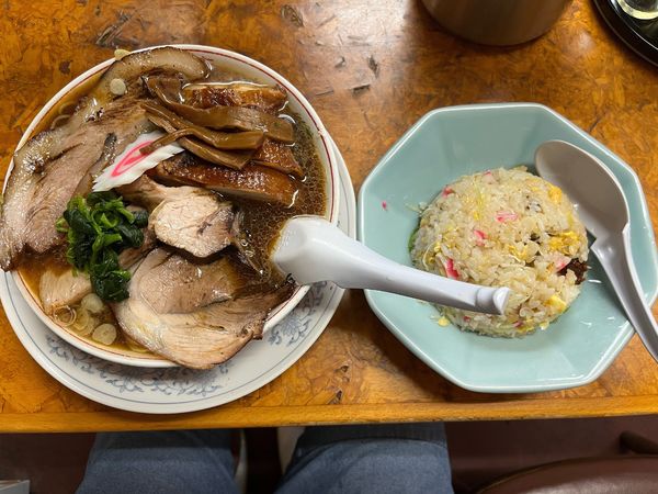 「生姜醤油チャーシュー麺 1,100円、半チャーハン 300円」@かし亀の写真