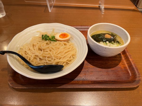 「鷄×魚介つけ麺 塩」@らーめん直久 新宿西口店の写真