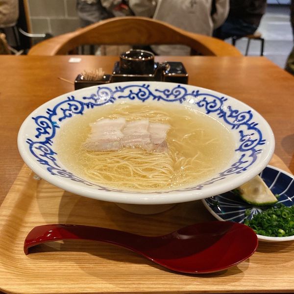 「豚骨ラーメン」@豚そば 月や ラーメン滑走路店の写真