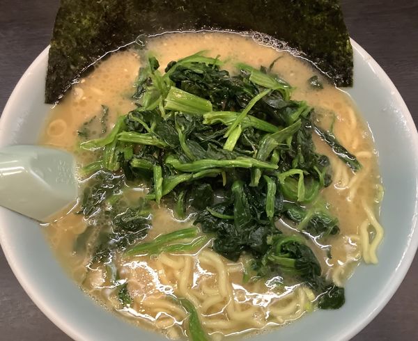 「中盛ラーメン　＋　ほうれん草」@千家 上川井店の写真