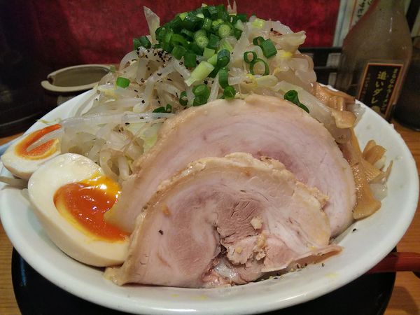 「まるなか汁なし醤油　※麺＆野菜：大盛無料　＋生ニンニク：無料」@まるなかの写真