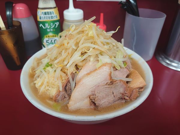「ラーメン（100%）+ 豚入り」@ラーメン二郎 相模大野店の写真