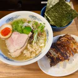 限定 煮干し白しょうゆらぁめん 大盛 & 餃子 & 白ごはん