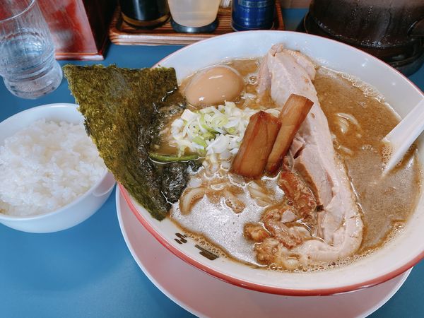 「よし丸ラーメン＋味玉＋ライス」@らーめん よし丸の写真