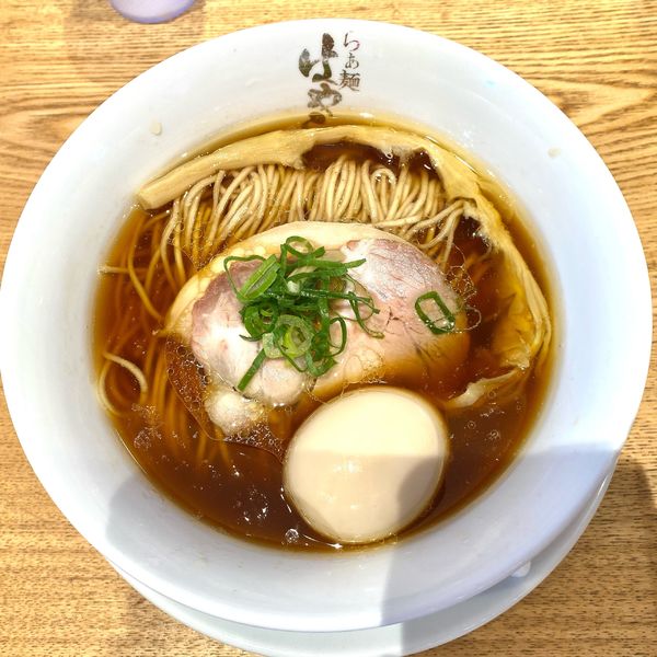 「醤油らーめん　味玉」@らぁ麵 はやし田 相模原鵜野森店の写真