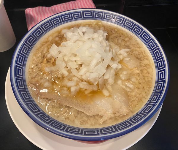 「背脂中華玉ねぎ🧅🍜」@新潟発祥 なおじ 西新宿店の写真