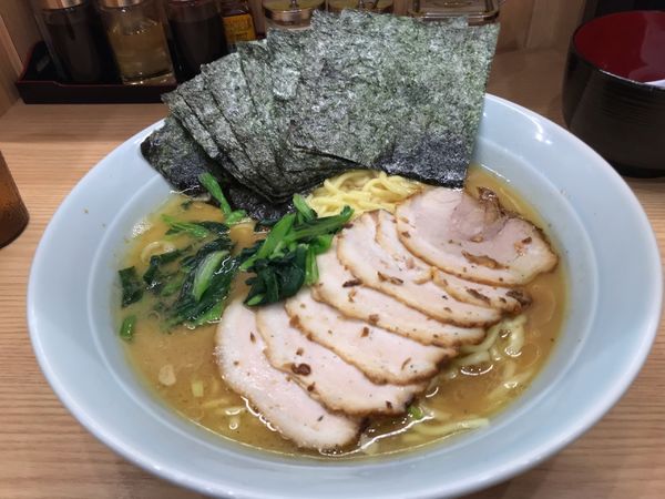 「チャーシュー麺（大盛）海苔増し」@ラーメン たかし屋 犢橋店の写真