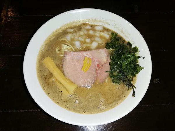 「とんこつ煮干そば」@麺屋らんまるの写真