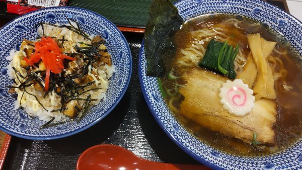 「醤油ラーメン」@ちゃーしゅうや 武蔵 ココリア多摩センター店の写真