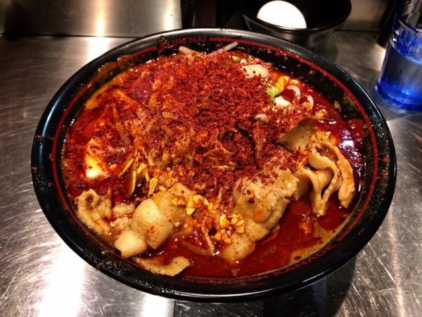 「激辛 鬼紅」@麺創研 紅 府中の写真