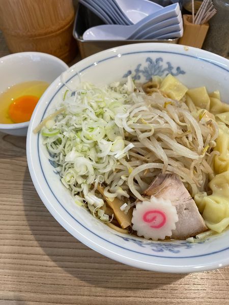 「油そば ワンタン 生卵」@らーめん 高尾の写真