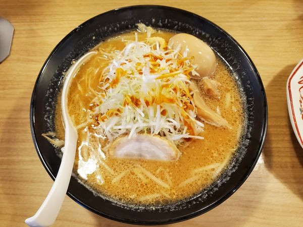 「濃厚味噌辛ねぎらーめん」@威風 青山店の写真