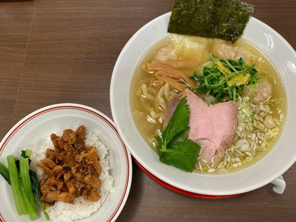 「手打ちわんたん麺塩+台湾ルーロー飯」@中華そば 麦笑 本所吾妻橋店の写真