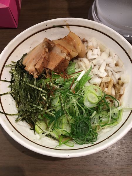 「トロ肉まぜそば(800円)」@麺屋はるか 原宿店の写真