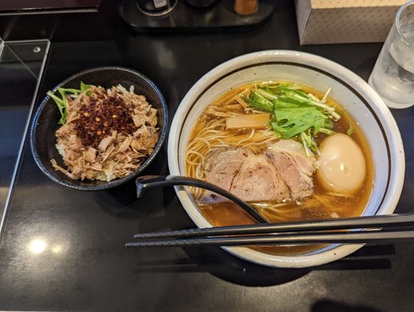 「醤油ラーメン味玉・チャーシューごはん」@麺屋 焔の写真