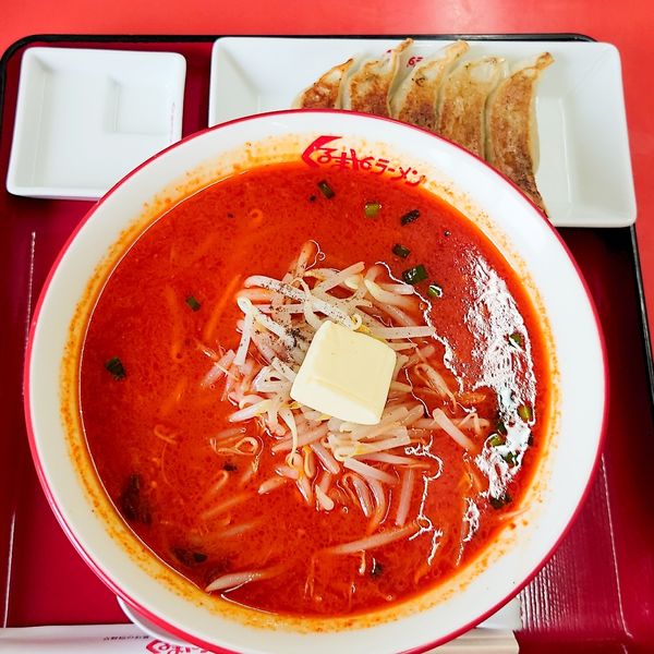 「大辛味噌ラーメン840バター140餃子240半ライス無料」@くるまやラーメン 東武動物公園店の写真