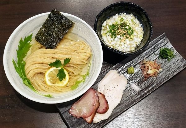 「【夏季限定】黄金の冷製昆布水つけ麺 1000円」@らぁ麺 鬼滅の桜の写真
