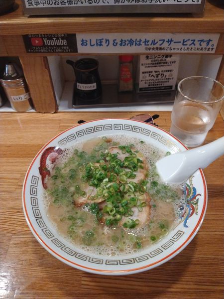 「博多ラーメン　690円」@博多ラーメン でぶちゃん 高田馬場本店の写真