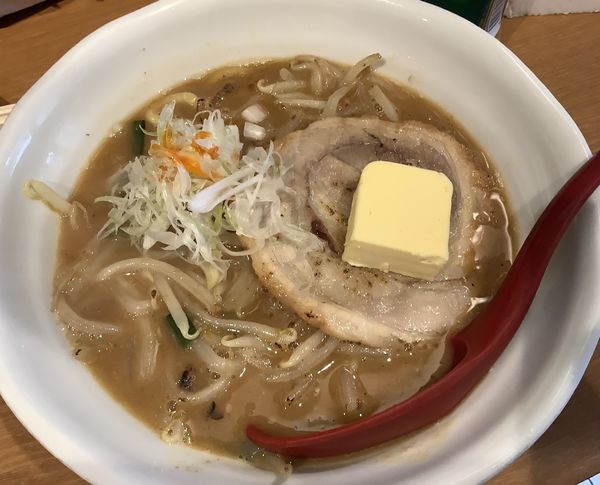 「味噌ラーメン　＋　バター」@らーめん蓮 三軒茶屋店の写真