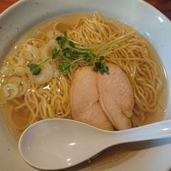 ラーメン塩味500円、チャーシュー(鶏)100円