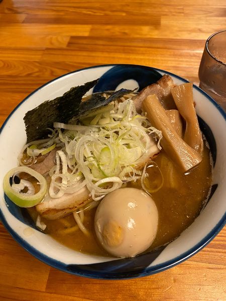 「ラーメン並盛り+味玉850円」@自家製麺 然の写真