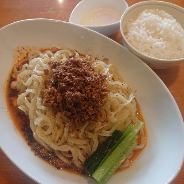 「温玉汁なし担々麺850円、半ライス90円」@らーめん専門 うしおととりの写真