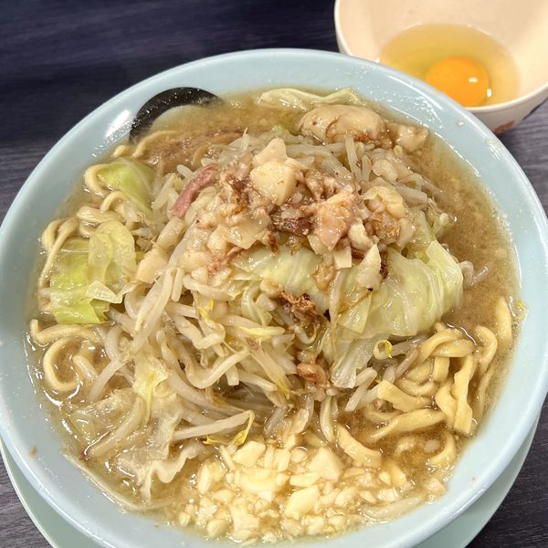 「ラーメン 半分（生玉子・ちょいヤサイ・ニンニク少なめ）」@オリバーヌードルの写真