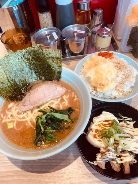 「並 650円　まかないの頭 150円　無料ライス」@らーめん 尾又家の写真
