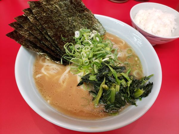 「朝ラー並　ほうれん草　のり５枚」@横浜ラーメン 武蔵家 大井町店の写真