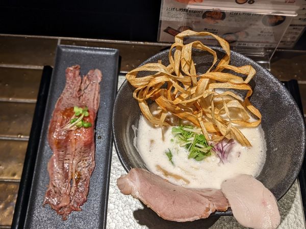 「鶏sobaと炙り肉寿司」@鶏soba 座銀 三ノ宮店の写真